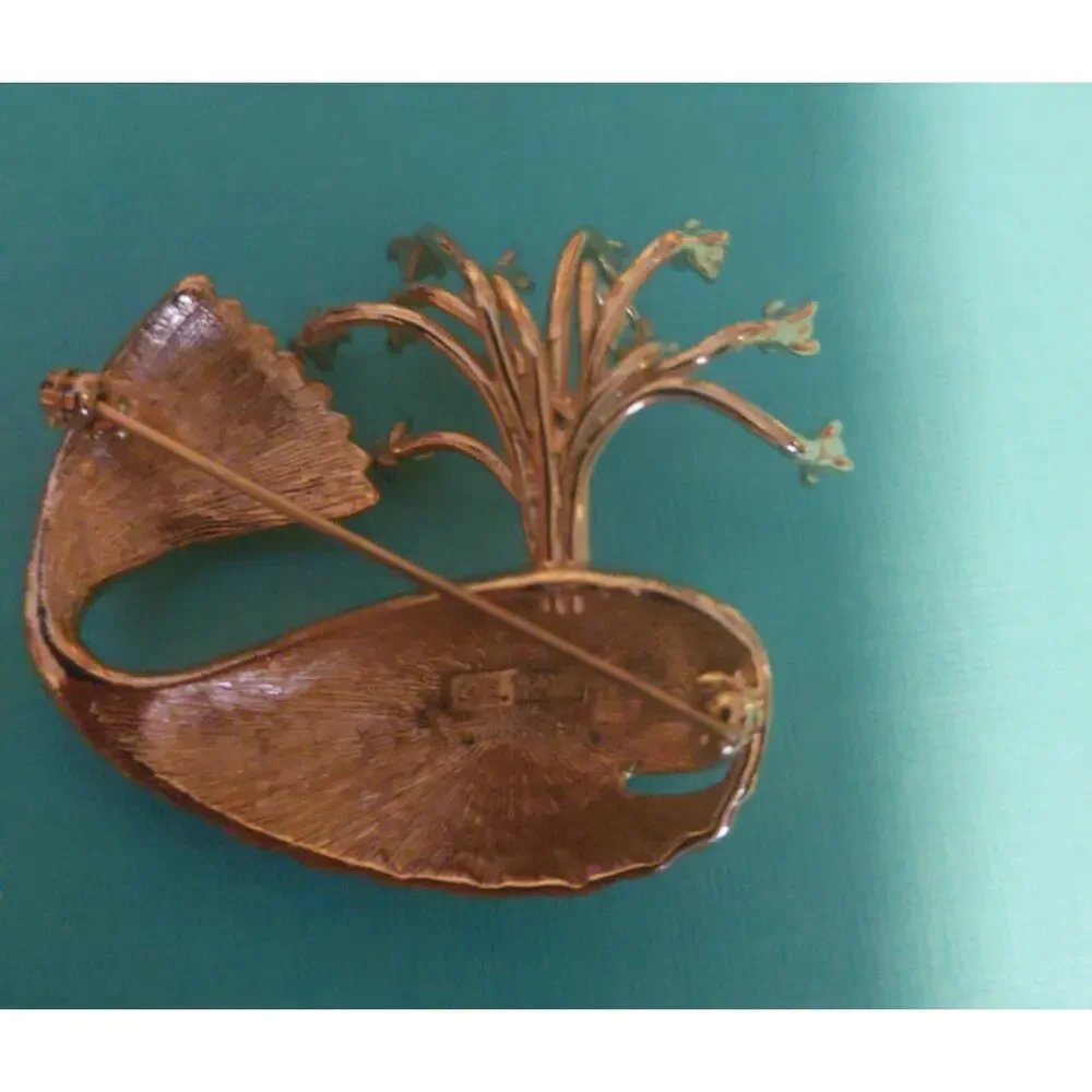 vintage signed Erwin Pearl brooch